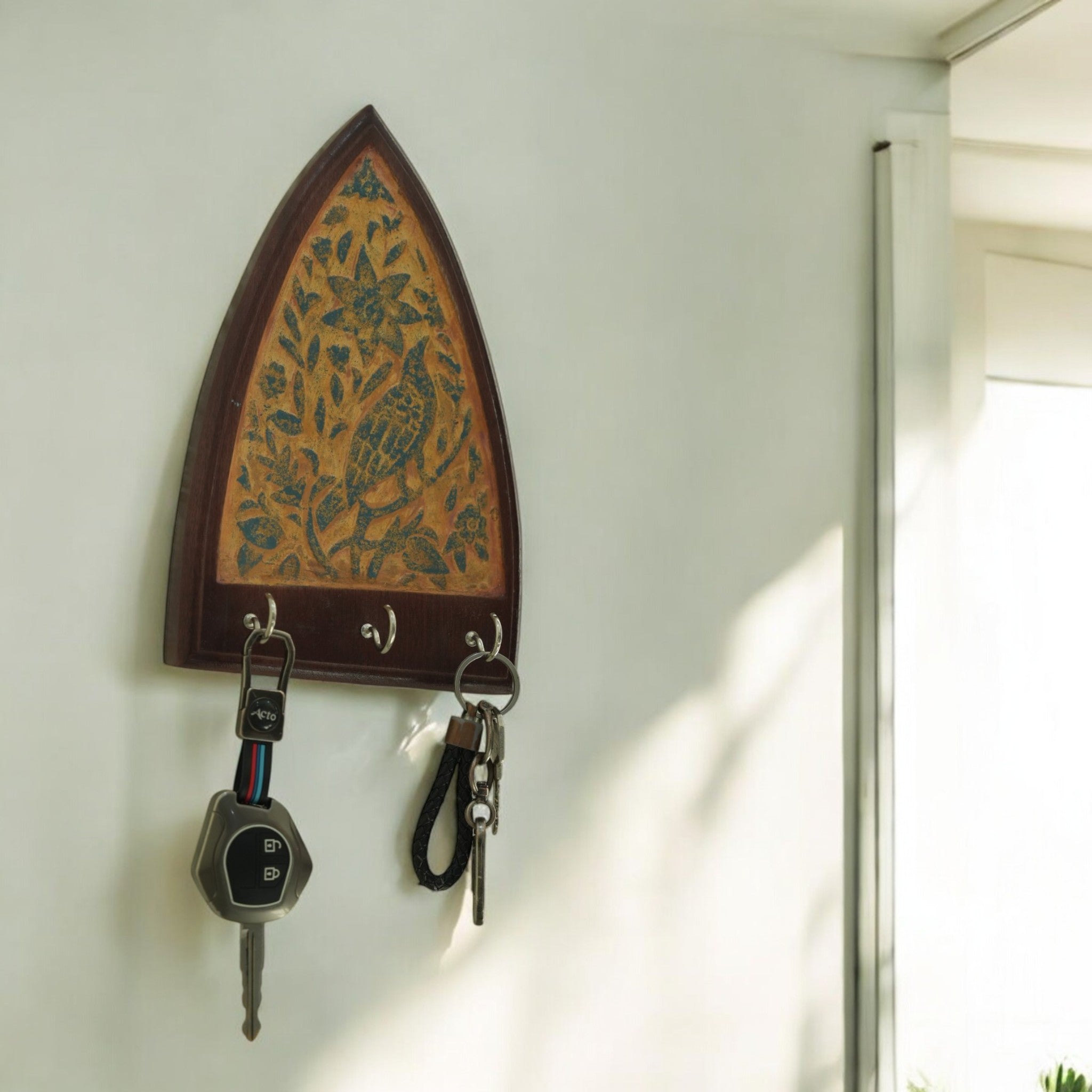 Handcrafted Mango Wood & Ecomix Wall Key Holder – Elegant Keychain & Accessory Organizer